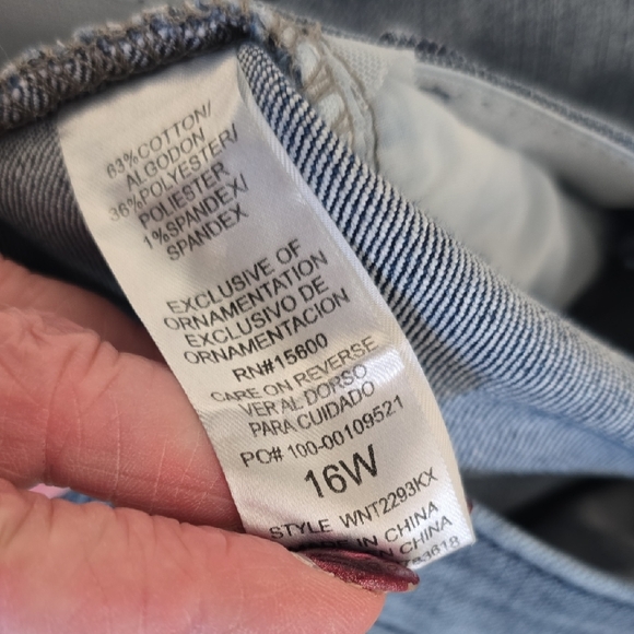 Democracy Light Blue Jeans with Embroidered Floral Accents Size 16w - Picture 14 of 14